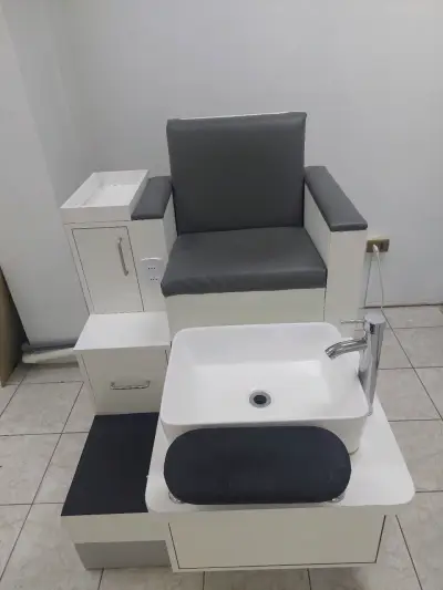 Sillón de Pedicura con griferia y enchufe - miniatura 4