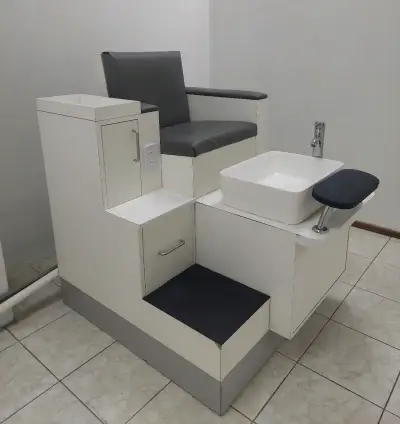 Sillón de Pedicura con griferia y enchufe - miniatura 5