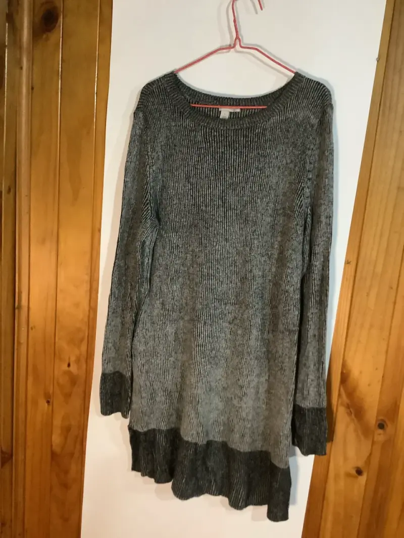 Suéter largo gris de punto para mujer