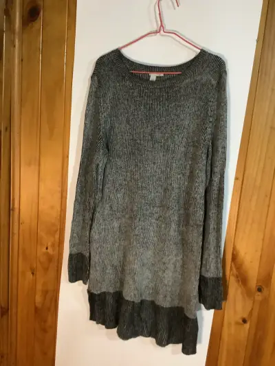 Suéter largo gris de punto para mujer - miniatura 1