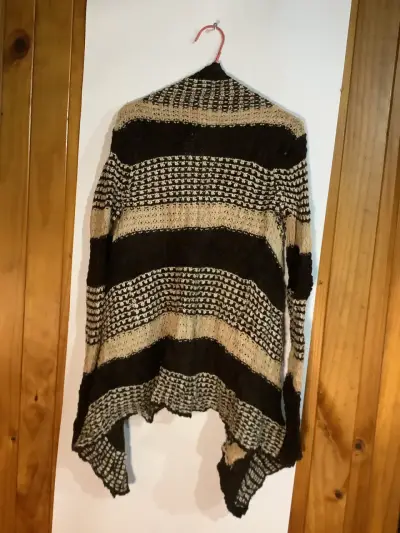 Chaleco tejido de punto negro y beige - miniatura 2
