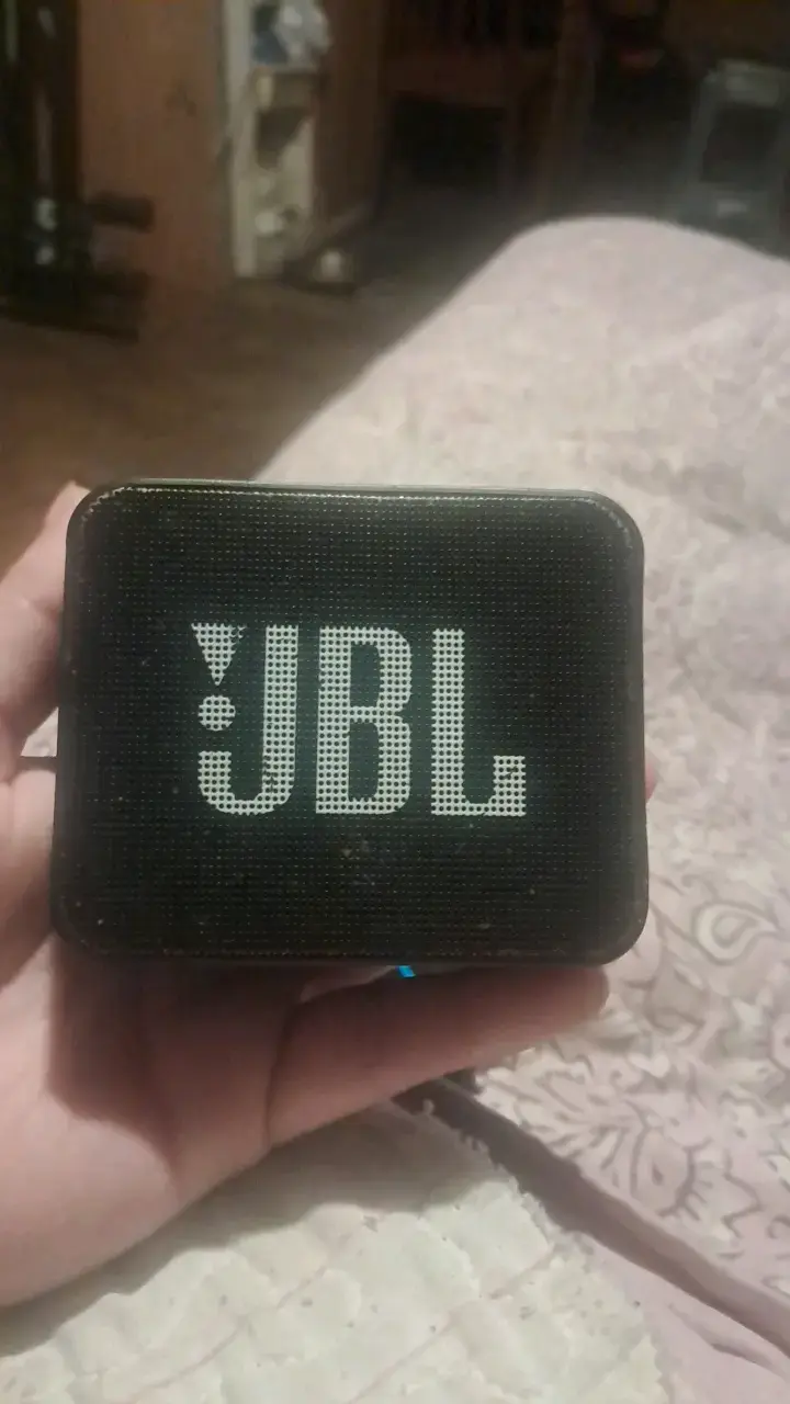 Parlante portátil JBL compacto y potente