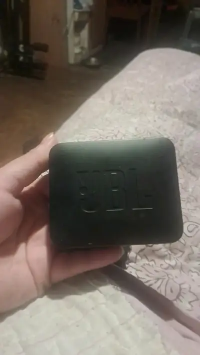 Parlante portátil JBL compacto y potente - miniatura 2