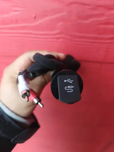 Cable adaptador USB a RCA para audio - miniatura 1