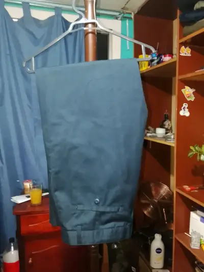 Traje formal azul Pierre Cardin en buen estado - miniatura 2