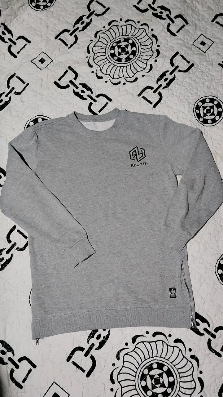 Polerón gris con logo RBL YTH