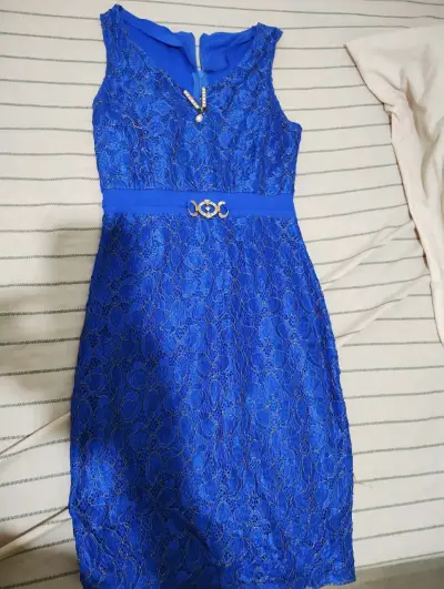 Vestido de fiesta azul con detalles dorados - miniatura 1