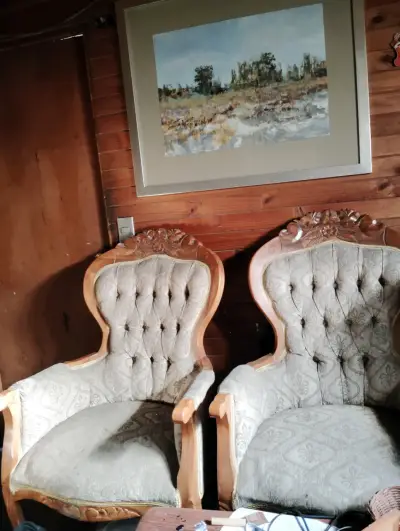 Sillones vintage de madera tallada y tapiz beige - miniatura 1