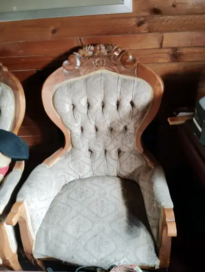 Sillones vintage de madera tallada y tapiz beige - miniatura 2