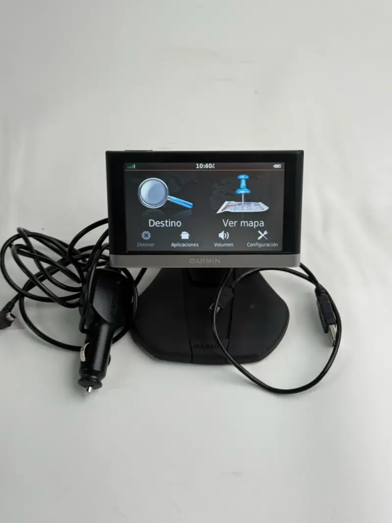 GPS Garmin nüvi 5" con Bluetooth, soporte,cargador - 1