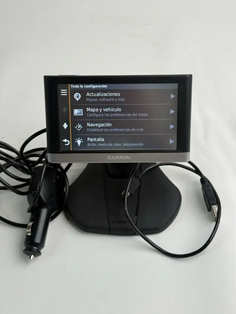GPS Garmin nüvi 5" con Bluetooth, soporte,cargador - 5