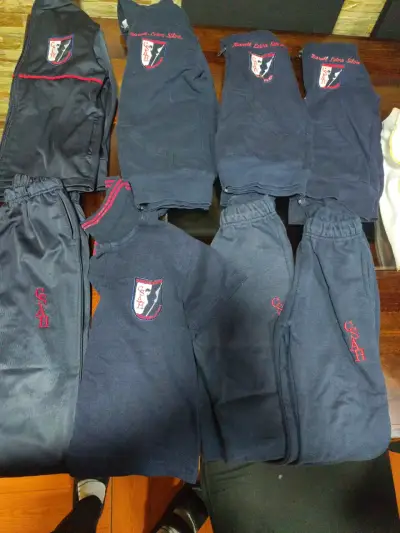 Conjunto deportivo escolar azul con logo CSAH - miniatura 2