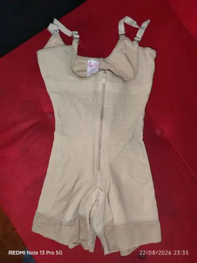 Faja reductora beige con tirantes - miniatura 1