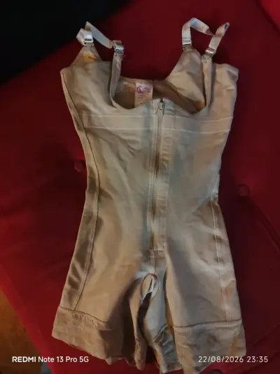 Faja reductora beige con tirantes - miniatura 2
