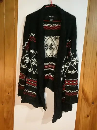 Chaleco tejido negro con diseño invernal Wet Seal - miniatura 1