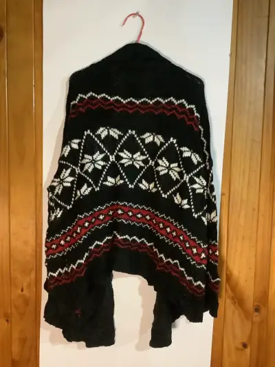 Chaleco tejido negro con diseño invernal Wet Seal - miniatura 2