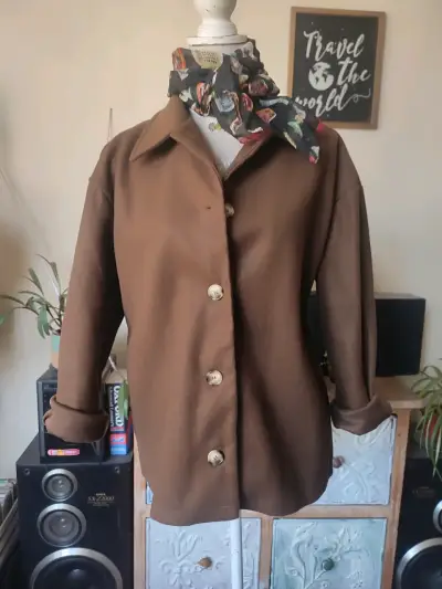Chaqueta liviana café, mujer. - miniatura 3
