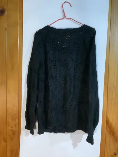 Chaleco negro de punto con botones - miniatura 2
