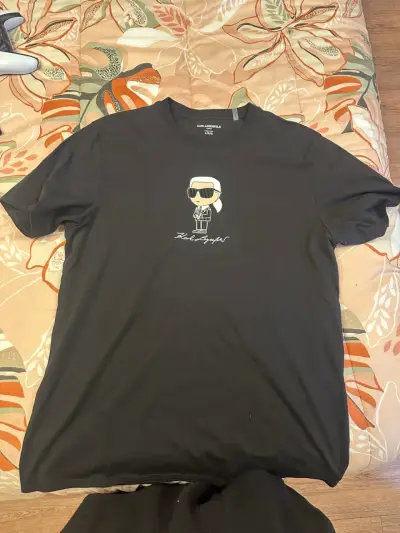 Polera negra Karl Lagerfeld nueva sin etiqueta - miniatura 1