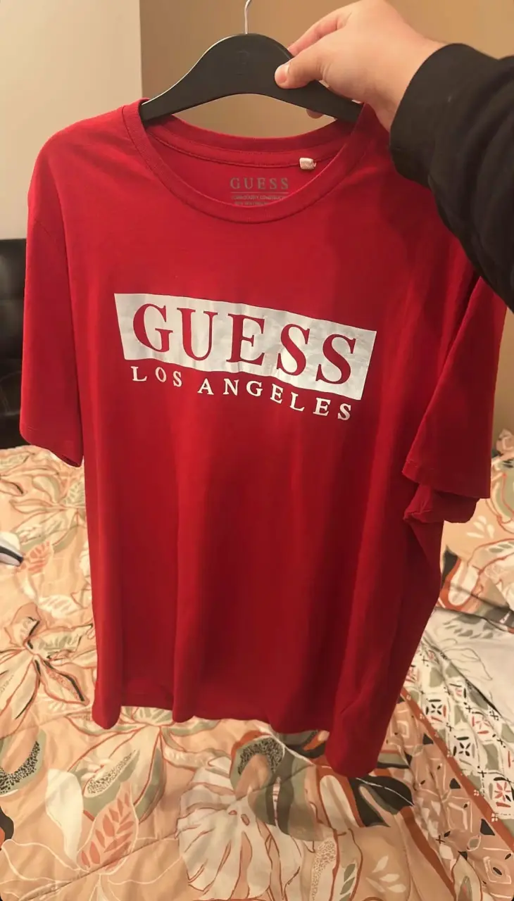 Polera roja Guess. nueva sin etiqueta