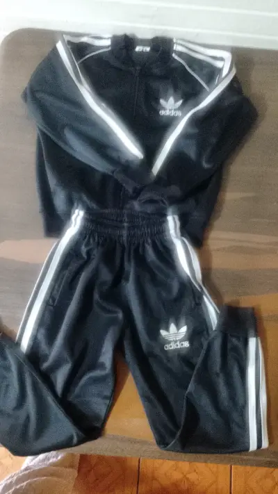 Conjunto deportivo negro Adidas para hombre - miniatura 2