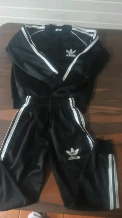 Conjunto deportivo negro Adidas para hombre - miniatura 3