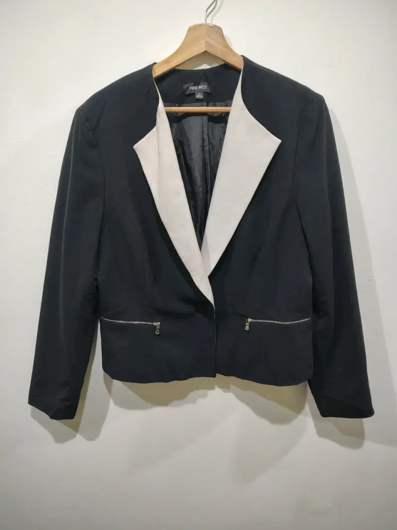 Blazer negro con solapa blanca Nine West - 1