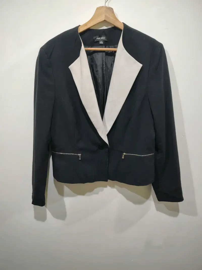 Blazer negro con solapa blanca Nine West - 3