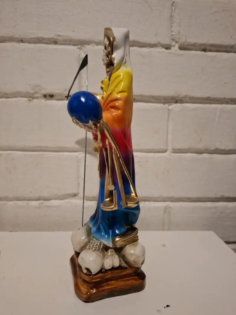 Figura de Santa Muerte 7 colores 30 cm con guadaña - 3