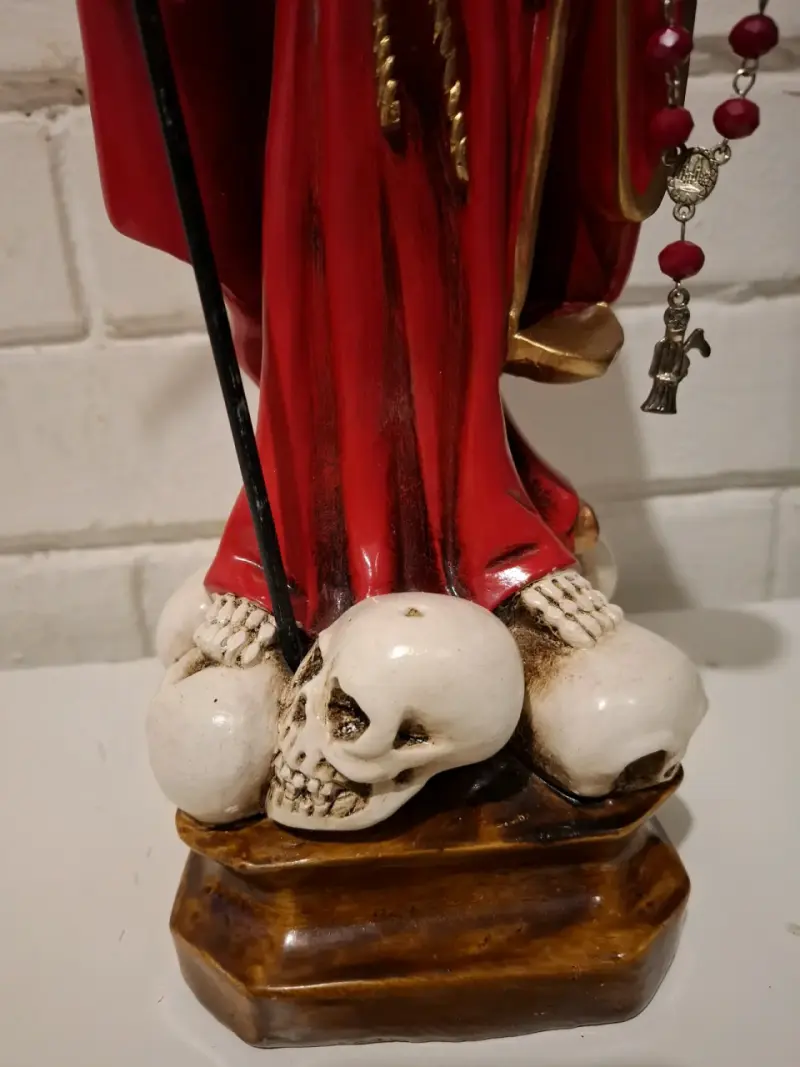 Figura de Santa Muerte Roja 43 c.m - 5