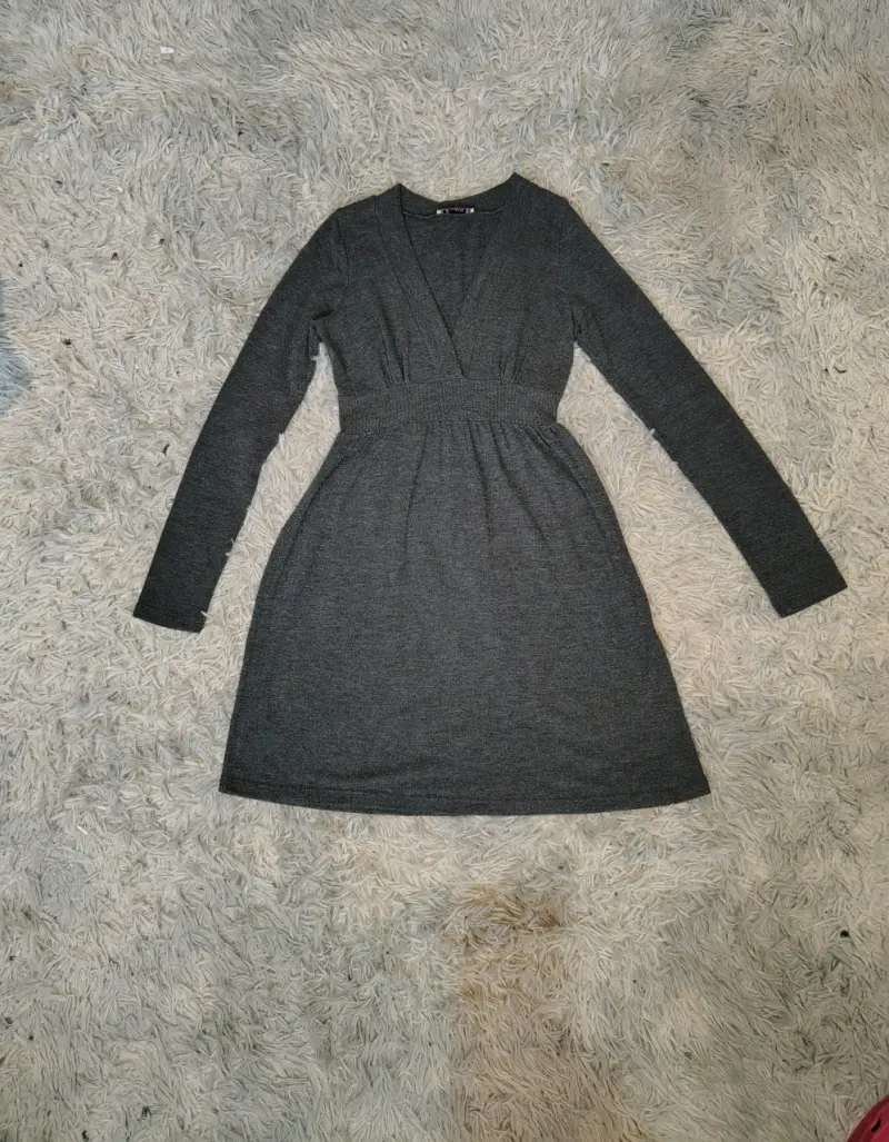 Vestido gris de manga larga para mujer - 2