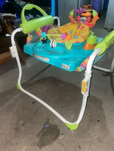 Saltador de bebé multicolor con juguetes interactivos - miniatura 1