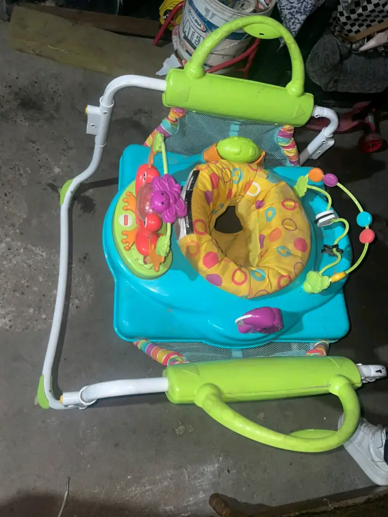 Saltador de bebé multicolor con juguetes interactivos - 3