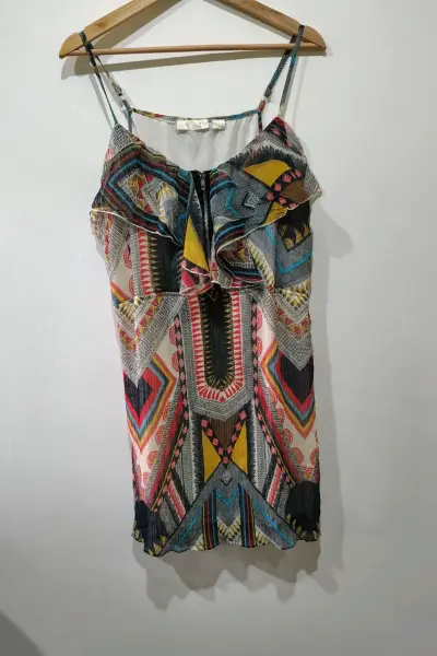 Vestido corto estampado. - miniatura 1