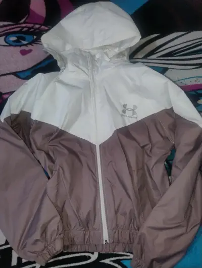 Cortaviento Under Armour bicolor para mujer - miniatura 1