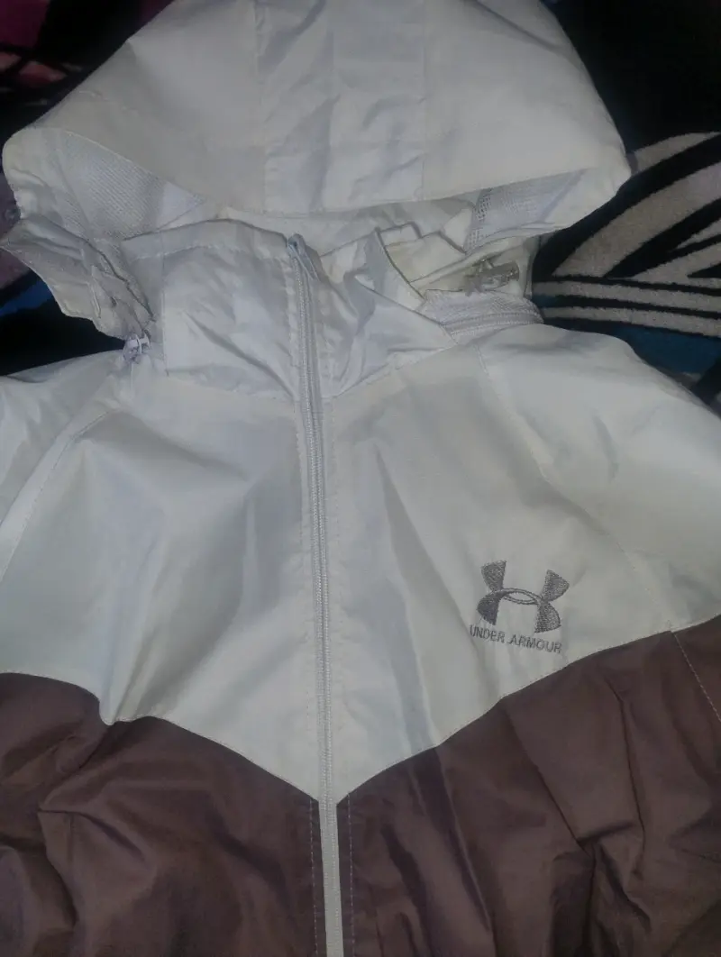 Cortaviento Under Armour bicolor para mujer - 2