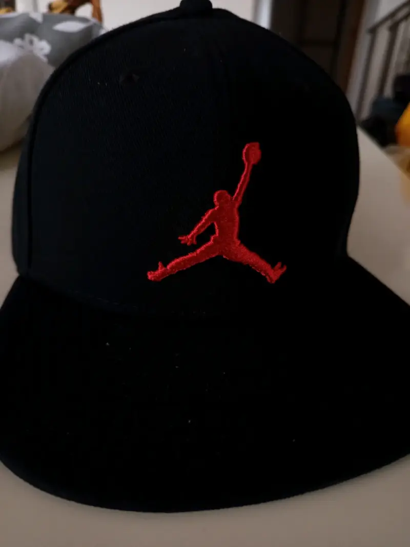 Gorra negra con Logo rojo Jordan original - 2