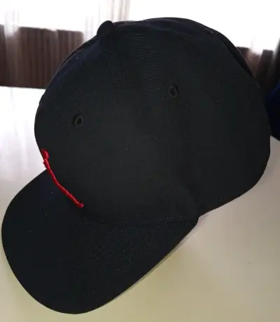 Gorra negra con Logo rojo Jordan original - miniatura 4