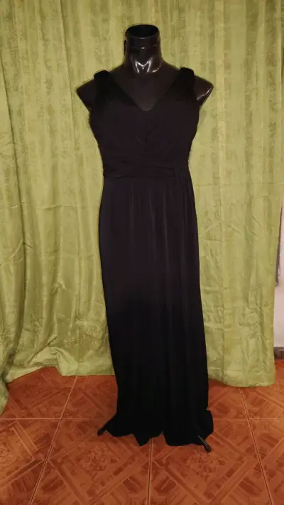 Vestido largo negro elegante para mujer - miniatura 1