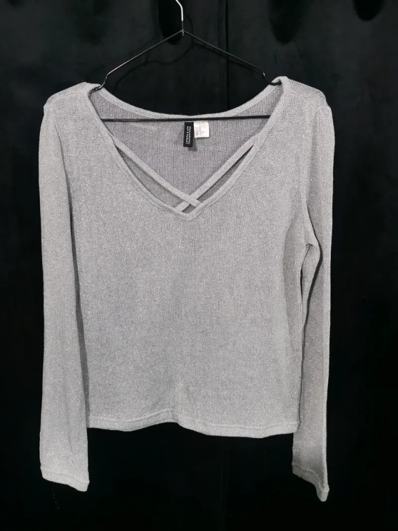 Sweater gris platinado H&M - 1