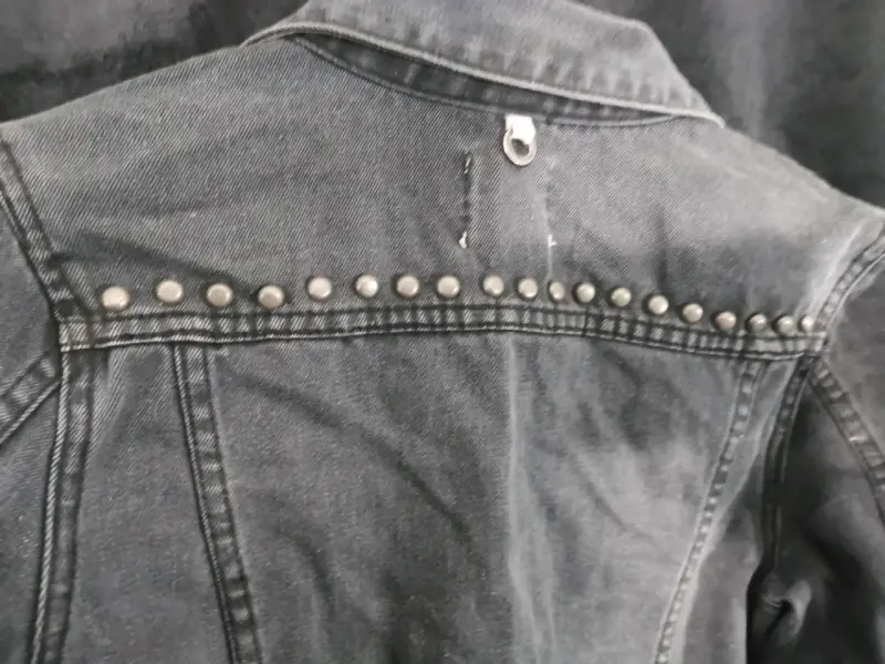 UMBRALE Chaqueta de mezclilla con tachas - 2