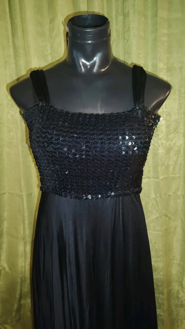 Vestido largo negro con lentejuelas elegante - 5