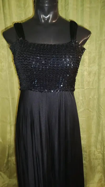 Vestido largo negro con lentejuelas elegante - miniatura 6