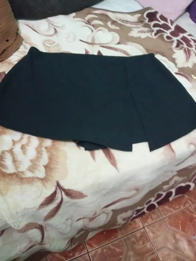 Falda corta negra elegante