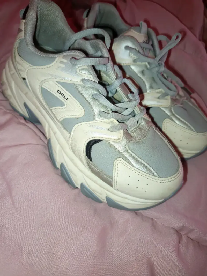 Zapatillas deportivas negras y blancas para mujer - 3