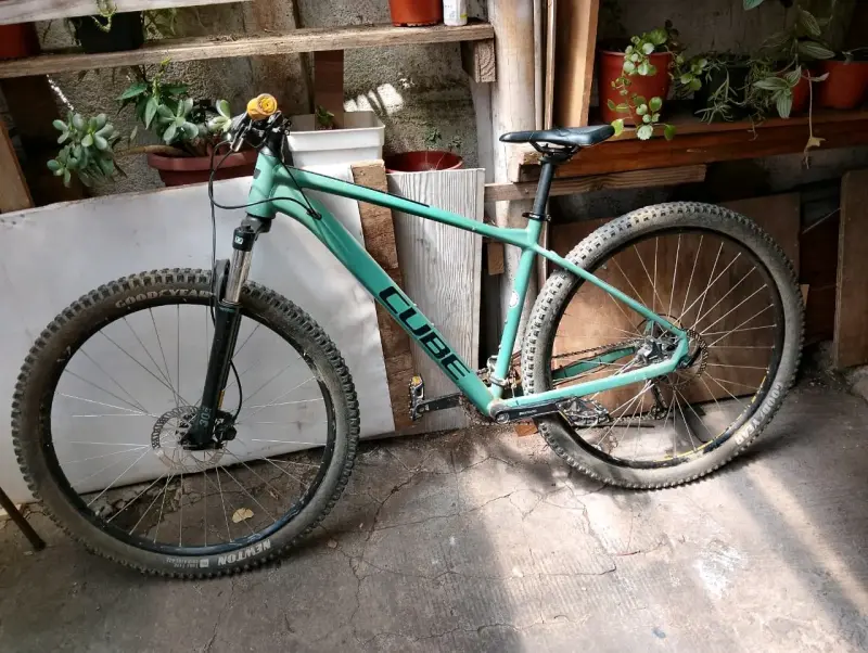 Bicicleta de montaña Cube Aim Pro verde
