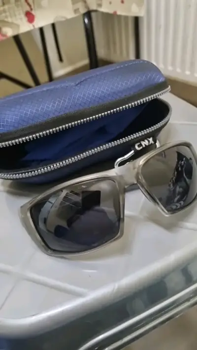 Gafas de Sol Polarizadas CNX con Estuche - miniatura 1