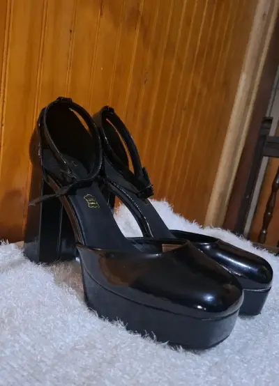 Zapatos de tacón alto negros charol - miniatura 1