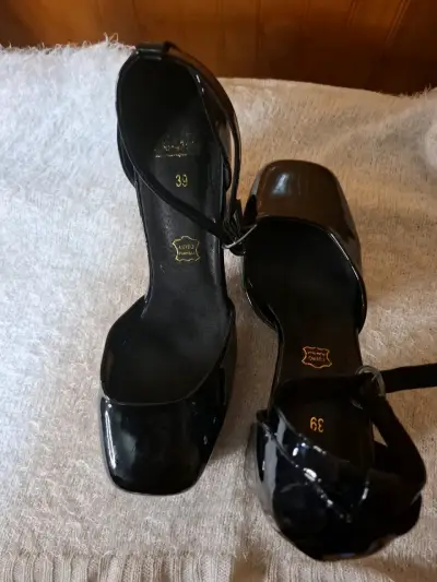 Zapatos de tacón alto negros charol - miniatura 4