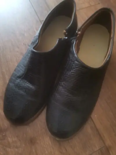 Zapatos de cuero negro con cierre lateral - miniatura 2